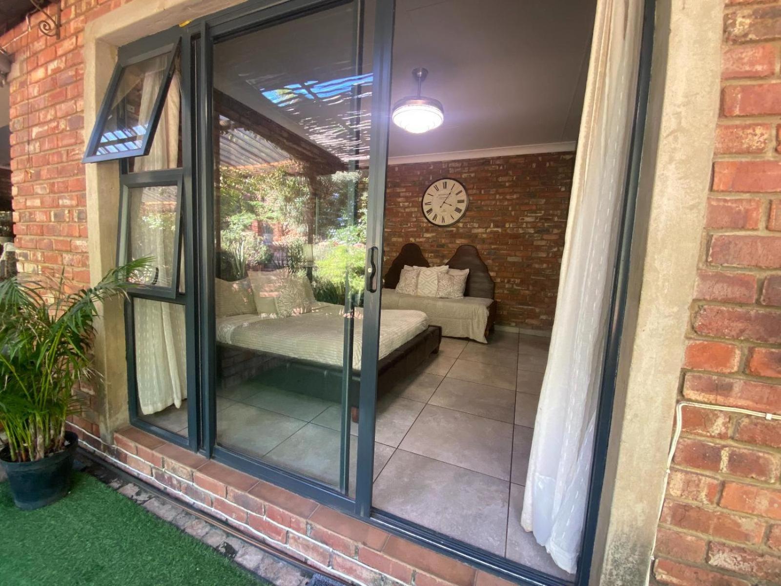 Aloe Guesthouse Klerksdorp Oda fotoğraf